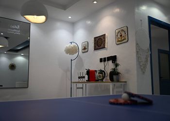 شاليه بطابع يوناني وطاولة تنس