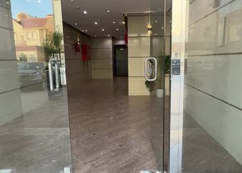 استديو بسرير ماستر وجلسة جانبية 