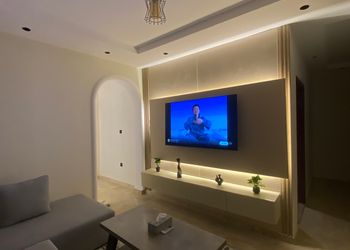 شقة بصالة أنيقة ودخول ذاتي