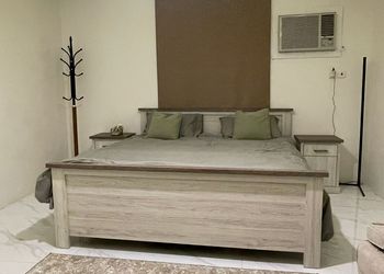 استديو بسرير ماستر وجلسة جانبية