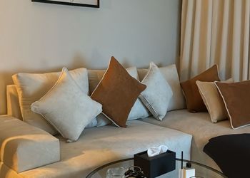 استديو بسرير ماستر وجلسة جانبية 