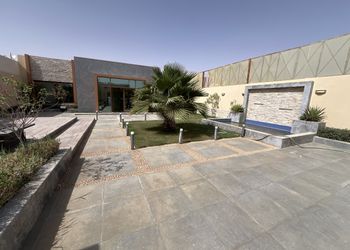 استراحة بجلسة خارجية وصالة جلوس