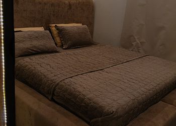 شقة بغرفة معيشة وغرفتين نوم 