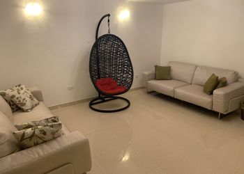 شالية بجلسة وبإطلالة على البحر