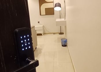 استديو بأثاث مريح وبسيط 
