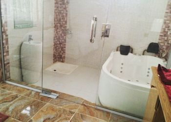 شاليه بمسطح اخضر وجلسة خارجية 