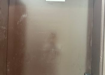 شقة بصالة أنيقة ودخول ذاتي 