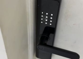 استديو بسرير ماستر وجلسة جانبية