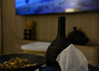 شقة بصالة وغرفة نوم وبأثاث مريح