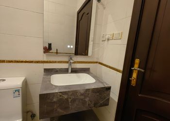 استديو بأثاث مريح وبسيط