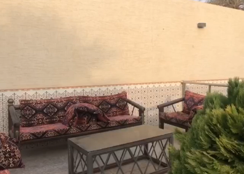 شاليه بصالة ومسبح خارجي 
