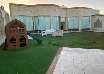 شالية بمجلس مطل على المسبح 