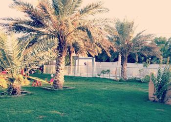 استراحة بمسبح وجلسة خارجية