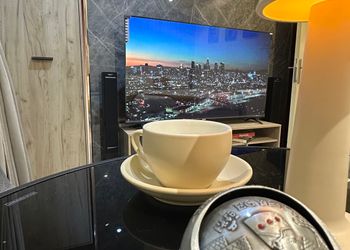 استديو بسرير ماستر وجلسة جانبية