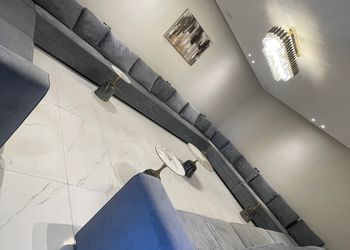 شاليه عائلي انيق بجلسة خارجية