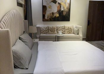 استديو بسرير ماستر وجلسة جانبية