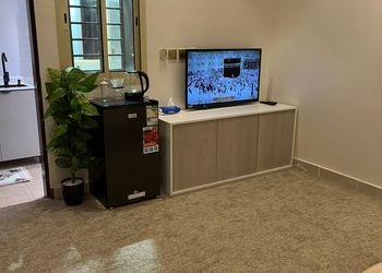 استديو بأثاث مريح وبسيط 