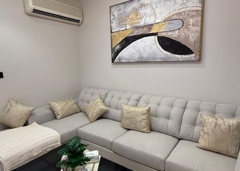 شقة بغرفة معيشة وغرفة نوم 