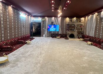 استراحة بجلسة خارجية وألعاب أطفال 