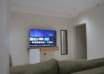 استديو بسرير ماستر وجلسة جانبية