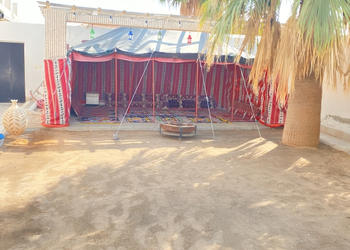 استراحة بمجالس ومسطح اخضر