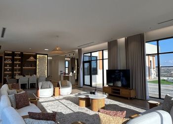شاليه بتصميم أنيق وأجواء ممتعة 