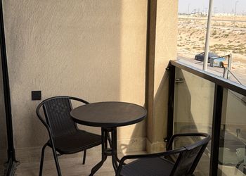 شقة بغرفة معيشة وغرفة نوم 
