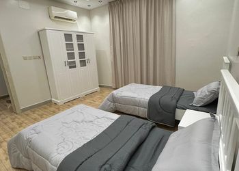 شالية بمجلس مطل على الفناء الخارجي 
