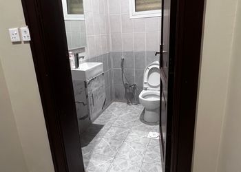 استديو بأثاث مريح وبسيط 