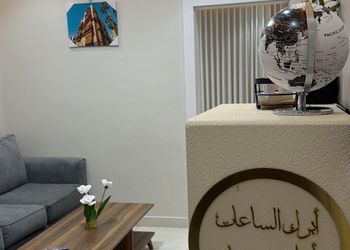 شقة بغرفة معيشة وغرفتين نوم 