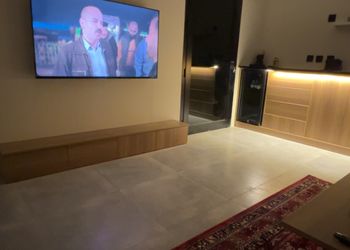 استديو بأثاث مريح وبسيط 