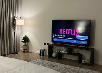 استديو بسرير ماستر وجلسة جانبية