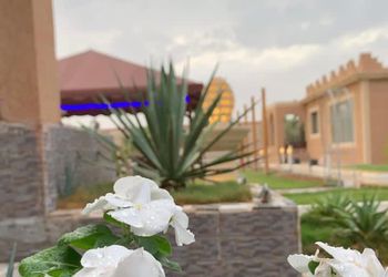 استراحة بمسبح داخلي والعاب اطفال (قسمين)