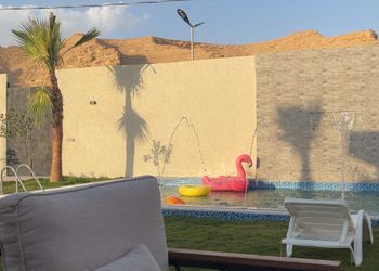 شاليه بتصميم مودرن ومسبح خارجي