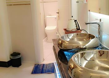 استديو بسرير ماستر وجلسة مريحة 