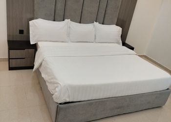 شاليه بجلسة خارجية وأجواء ممتعة 