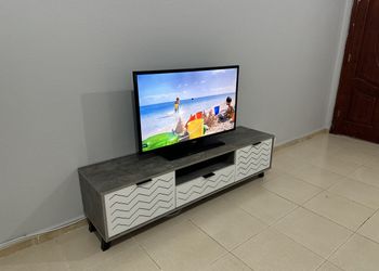 غرفة بأثاث مريح وبسيط 