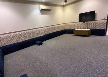 شاليه بمسبح ومسطح اخضر