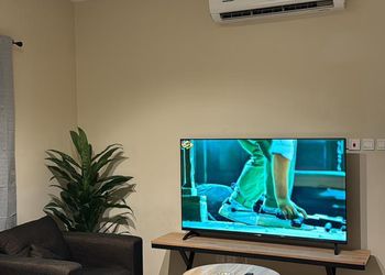 استديو بسرير ماستر وأثاث مريح 