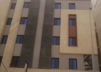 شقة بغرفة جلوس وغرفة نوم 