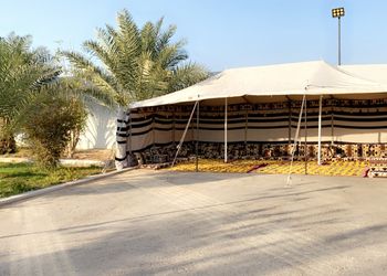 استراحة بمسبح خارجي ومجالس 