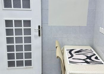 استديو بسرير ماستر وجلسة جانبية