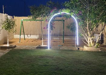 استراحة بجلسة خارجية ومسطح اخضر