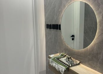 استديو بسرير ماستر وجلسة جانبية 