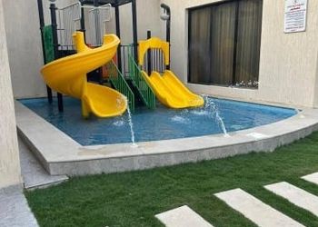 شاليه بمسبح وألعاب مائية