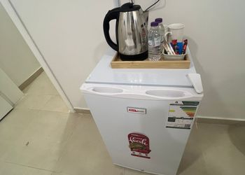 استديو بسرير ماستر وأثاث مريح 