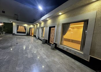 استراحة بمسطح اخضر ومجالس