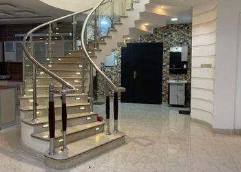 شاليه بمسطح اخضر وجلسة خارجية 