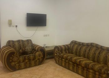 شقة بغرفة معيشة وغرفتين نوم 