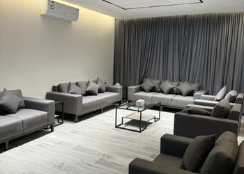شالية انيقة بمجلس مطل على المسبح 